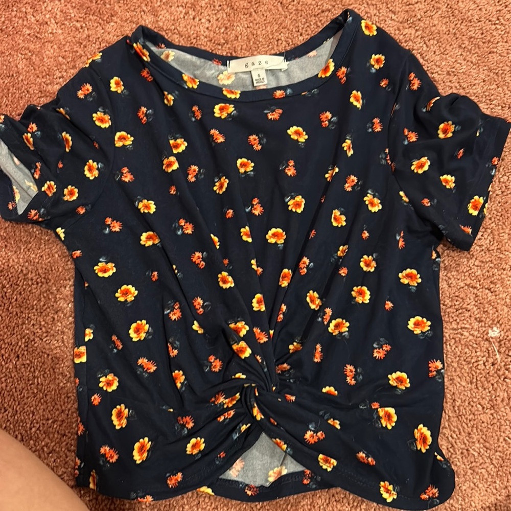 GAZE navy blue flowered crop top